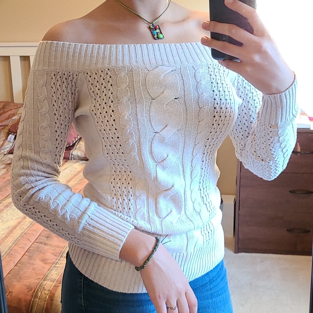 GUESS Off shoulder Cream Pullover sweater
